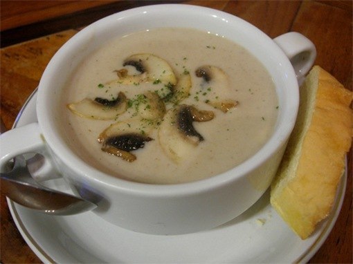 Mushroom and white bean soup