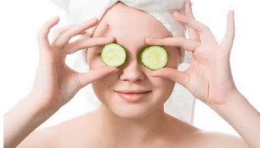 Cucumbers are one of the best natural remedies to get rid of dark circles 