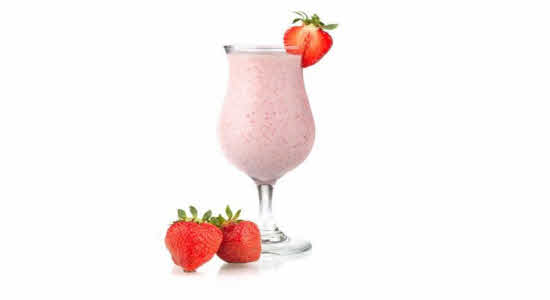 strawberry-and-coconut-oil-shake
